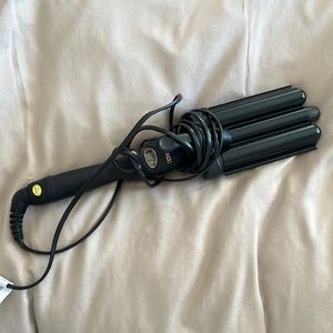 Amika Deep Barrel Waver
